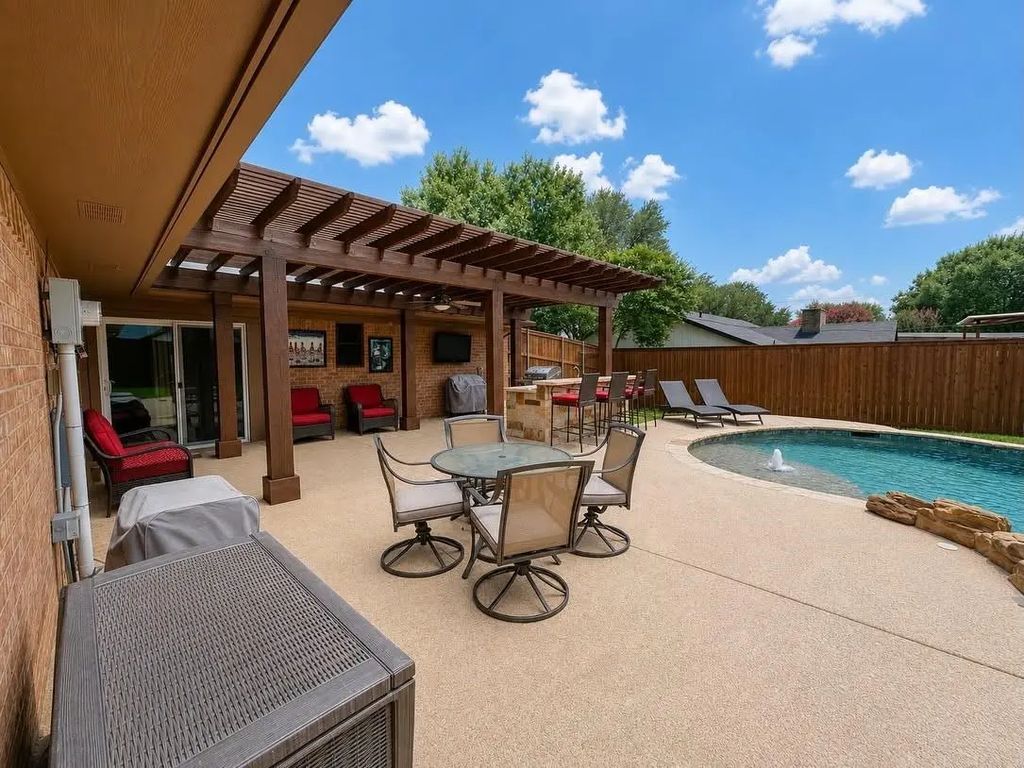 1300 Linda Court, Cleburne
