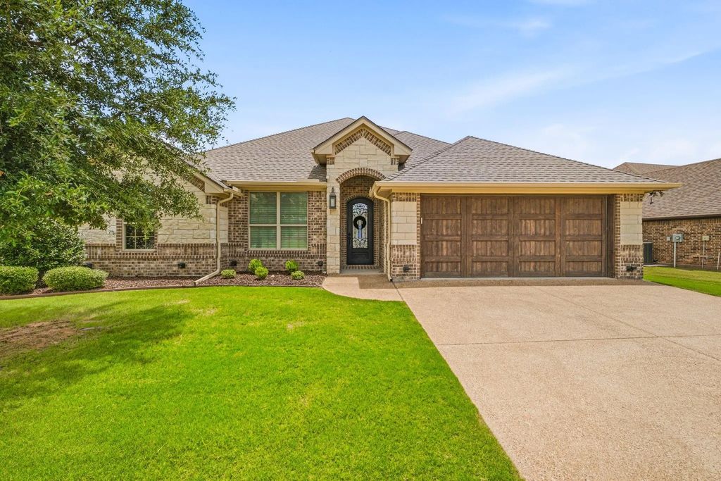 1010 Anna Circle, Granbury