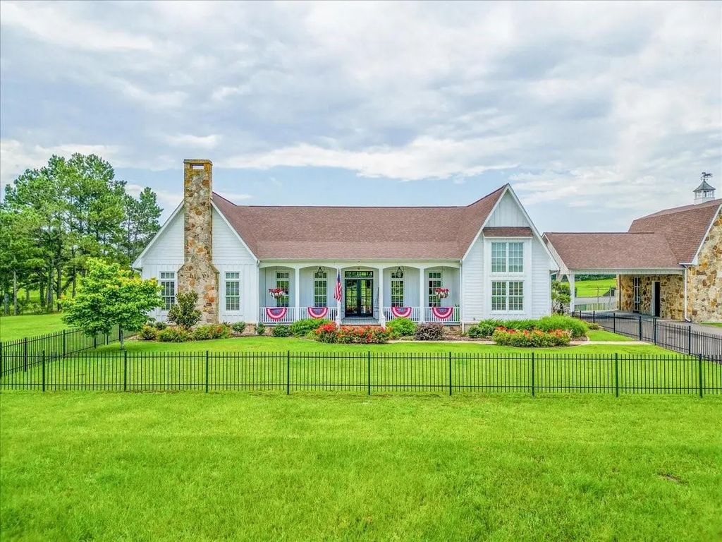 548 County Road 2301, Sulphur Springs