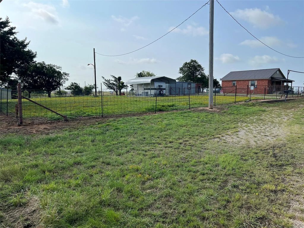 12165 Fm 103, Nocona