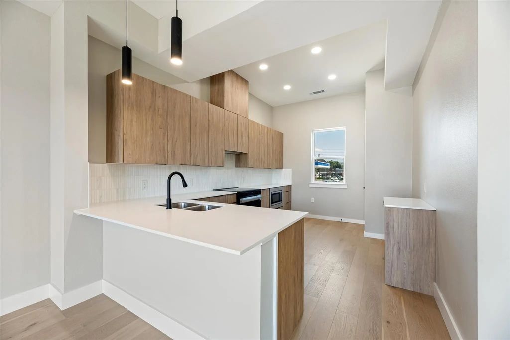 4060 Spring Valley Road 404, Farmers Branch