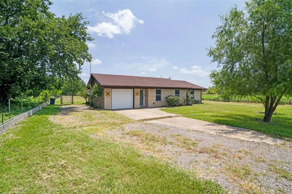 6105 Country Corner Lane, Terrell