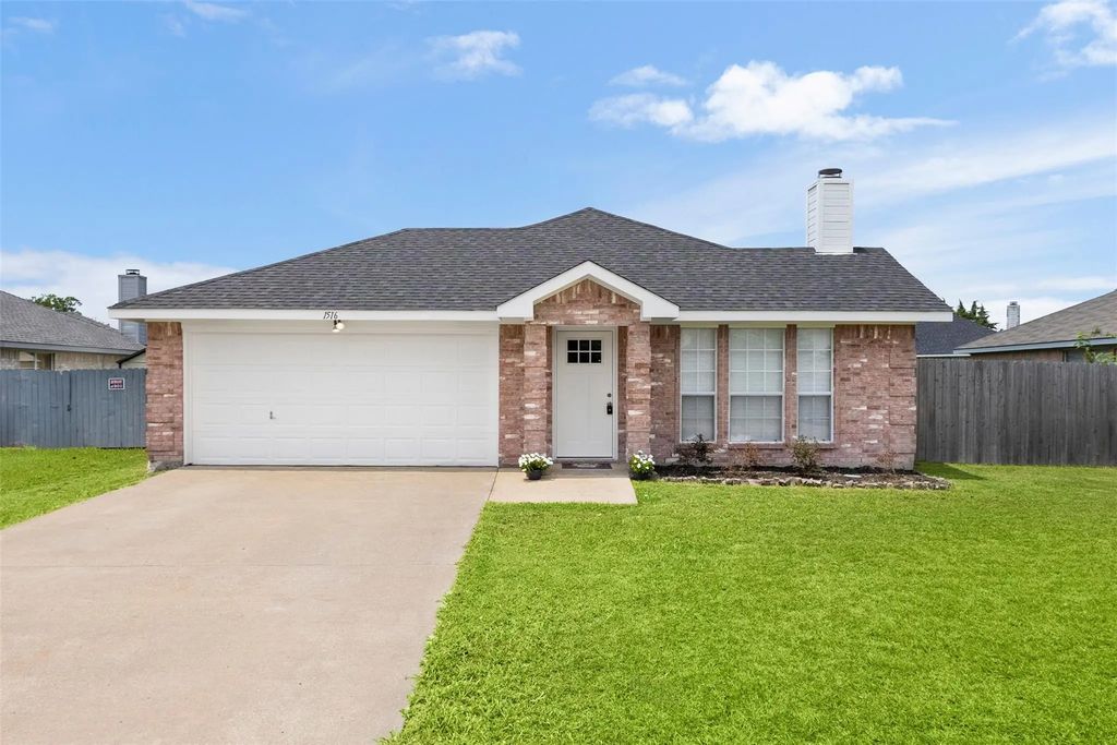 1516 S Rockwall Avenue, Terrell