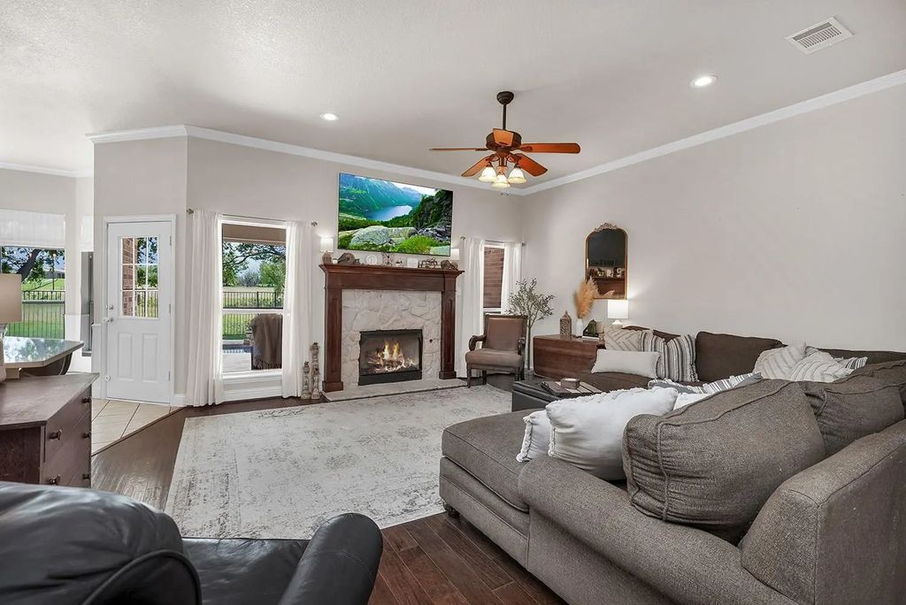 806 N Tejas Drive, Sanger
