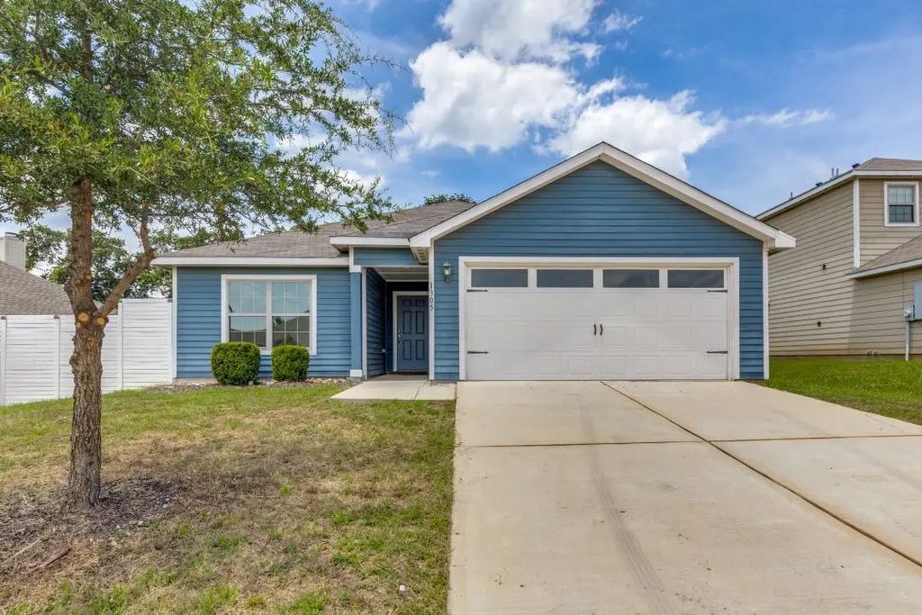 1305 Eagle Lake Drive, Azle
