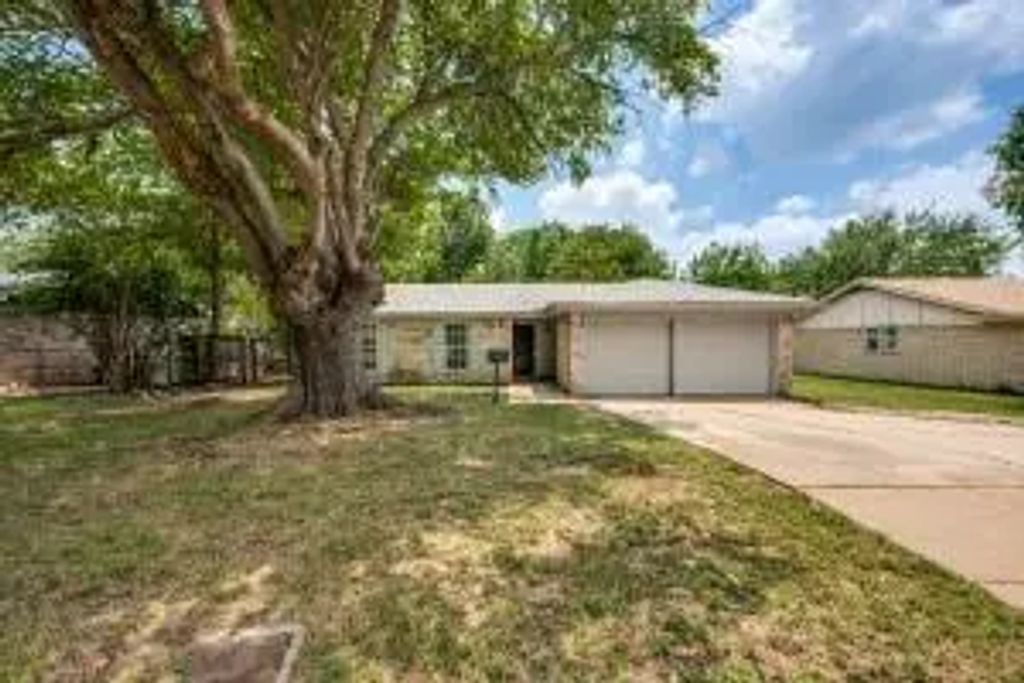7821 Kermit Avenue, Fort Worth