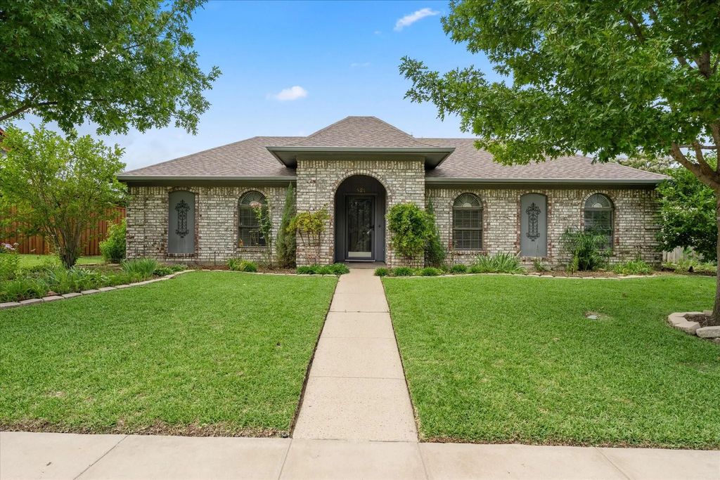 821 Baxter Drive, Plano