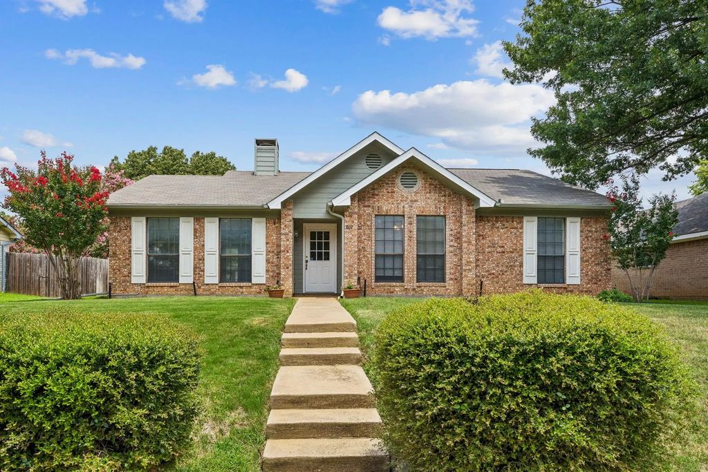 807 Blue Oak Drive, Lewisville