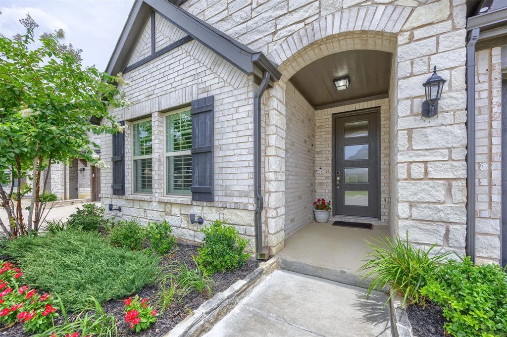2091 Creekbluff Circle, Lewisville