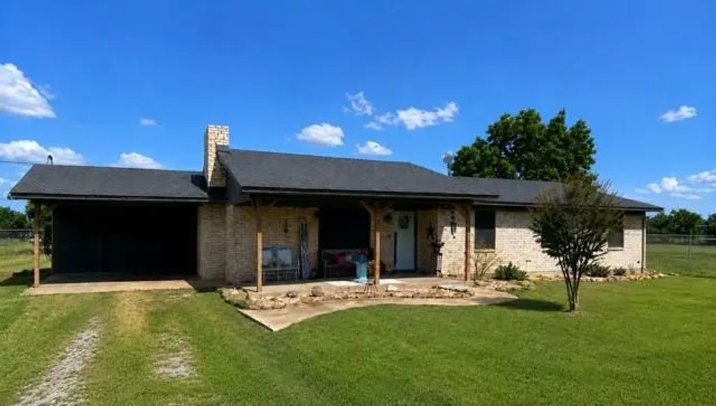 408 County Road 2200, Ivanhoe