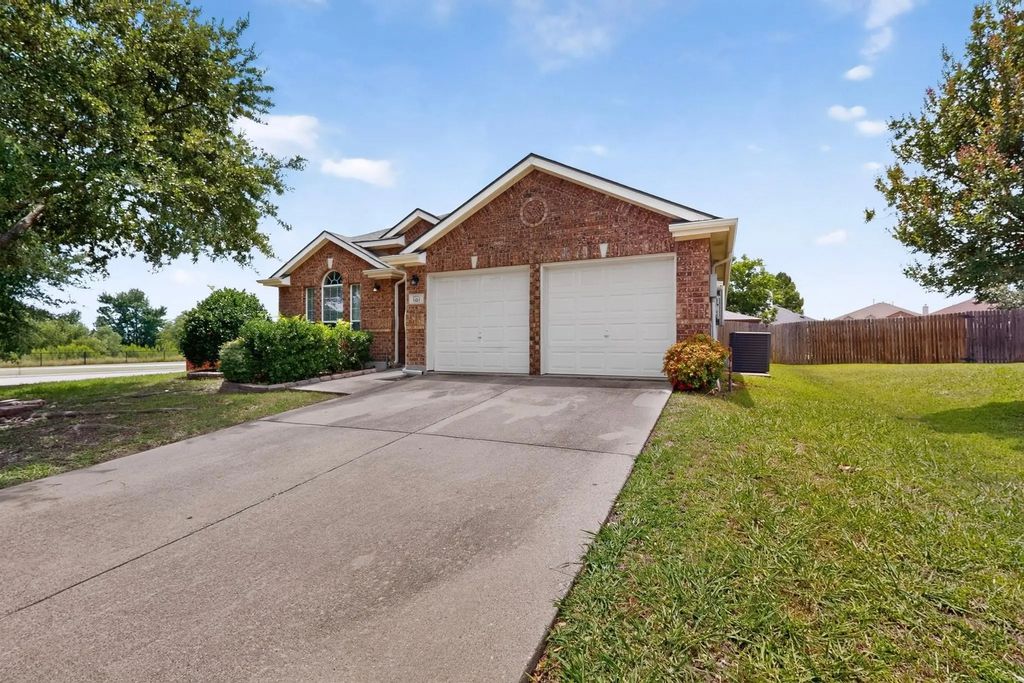 101 Wandering Drive, Forney