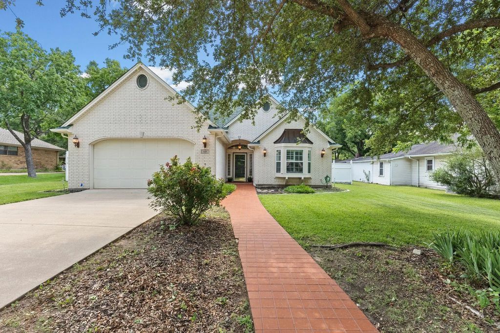 608 Center Street, Royse City