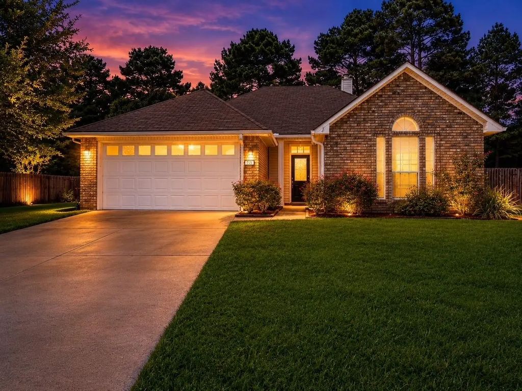 7600 Redwood Court, Haughton
