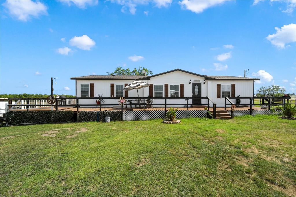 14695 N Highway 6, Valley Mills