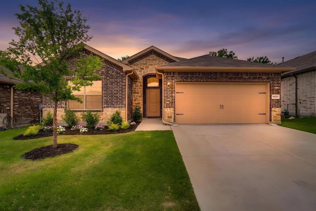10025 Poinsett Way, Fort Worth