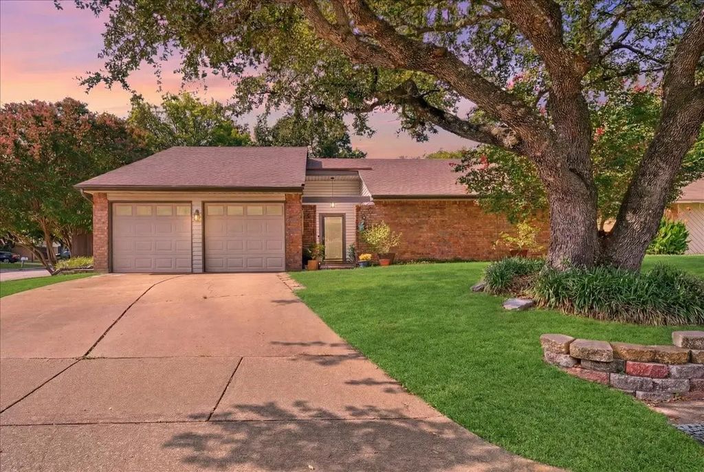 2401 Slaton Drive, Grand Prairie