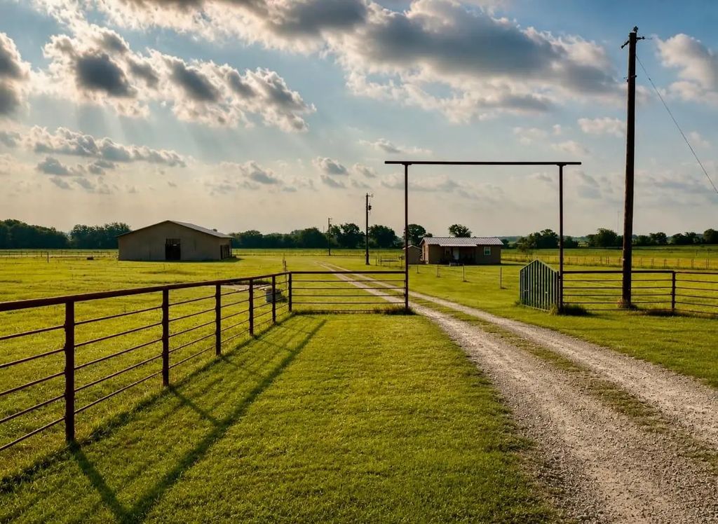 695 County Road 416 Road, Comanche
