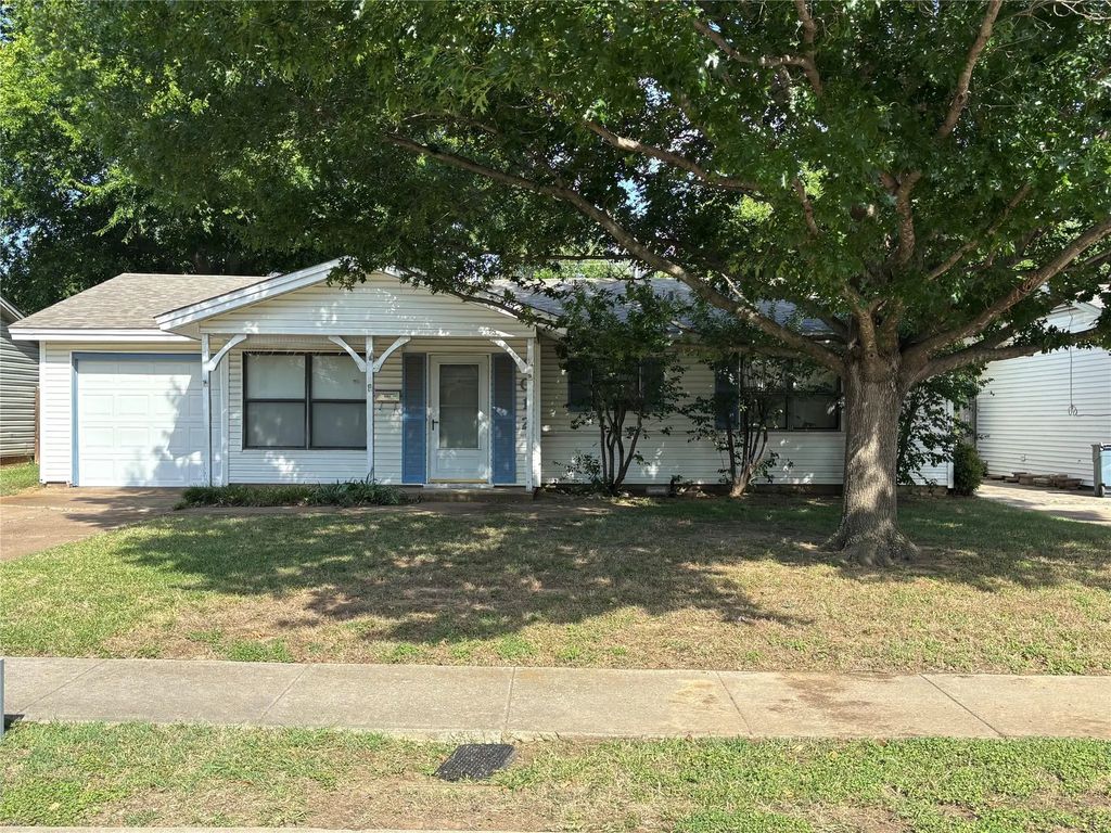 1012 Harris Drive, Euless
