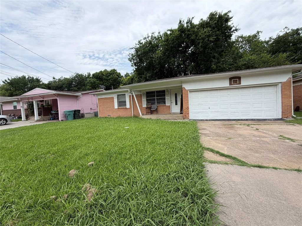 2604 N Hickory Street, Sherman