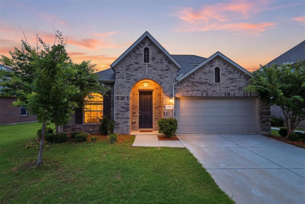 2704 Dancing Flame Drive, Denton