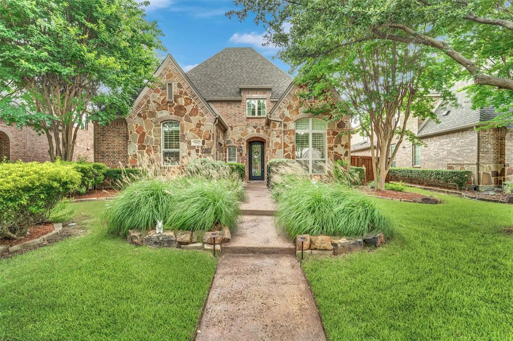 902 Greystone Drive, Allen
