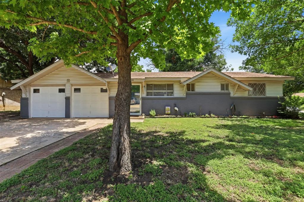 800 Belaire Drive, Burleson