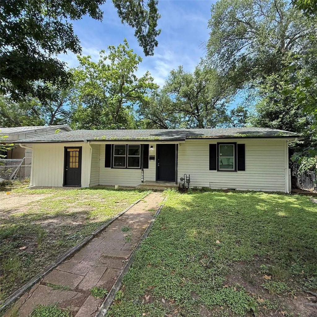 1306 Liveoak Avenue, Corsicana