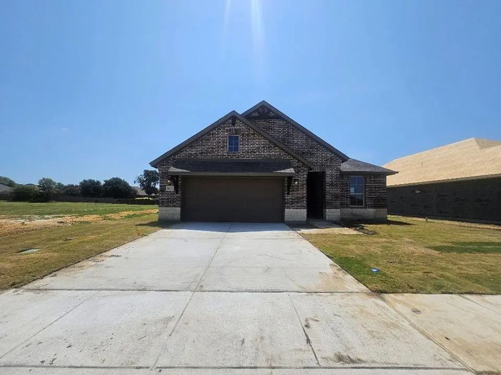 813 Silverleaf Drive, Ennis