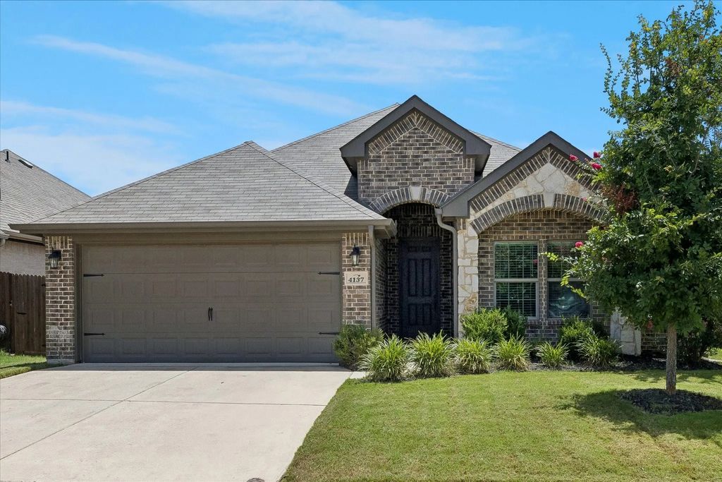 4137 Snowberry Lane, Fort Worth