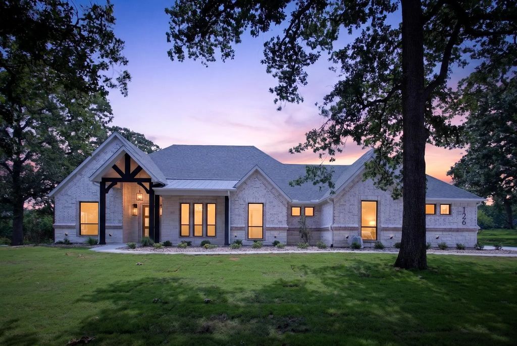126 Champions Way, Azle