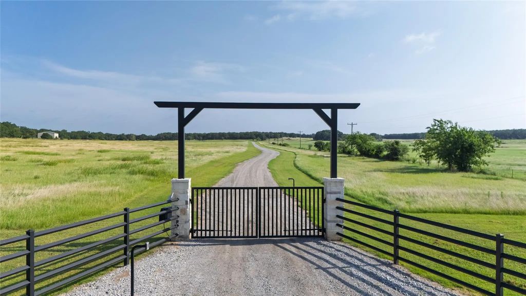 1100 County Road 1785, Sunset