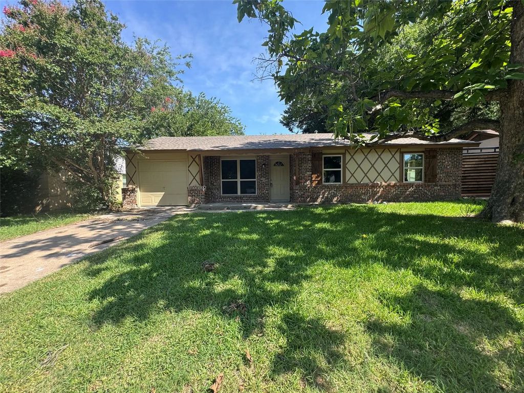 2817 Sequoia Lane, Arlington
