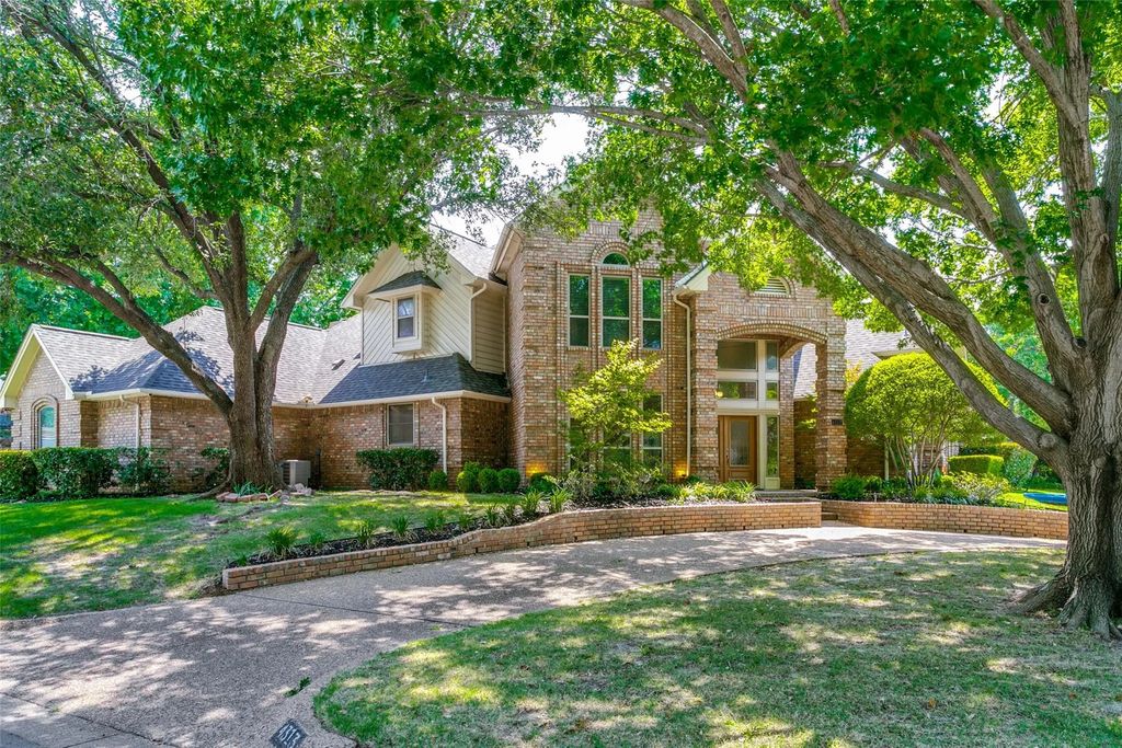 4313 Pembrooke Parkway N, Colleyville
