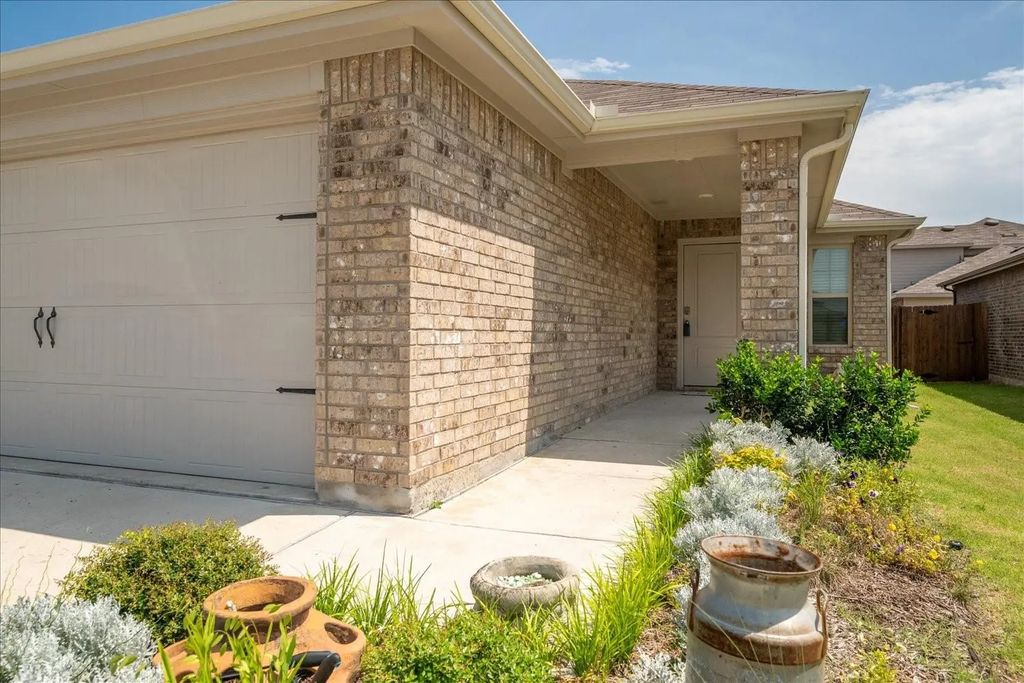 900 Shear Drive, Royse City