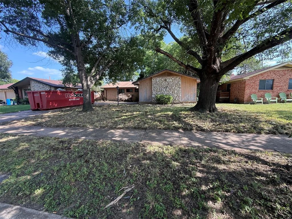 737 Blueberry Lane, Grand Prairie