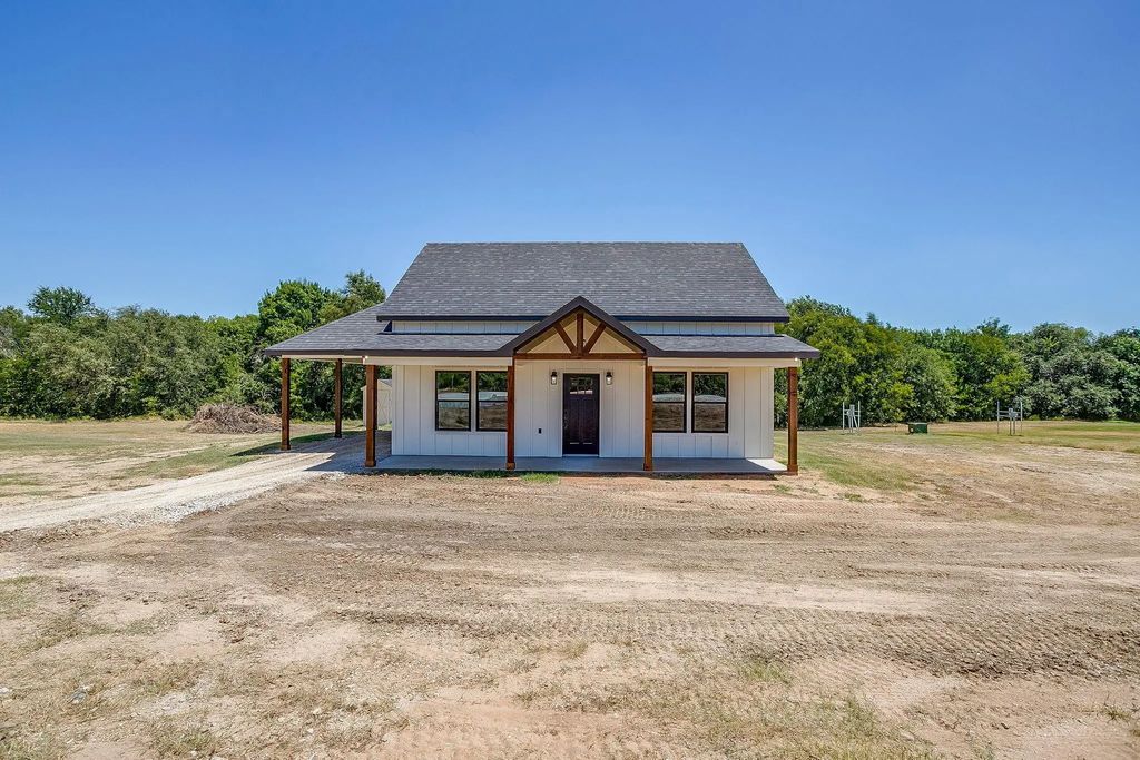 1040 Rays Way, Weatherford