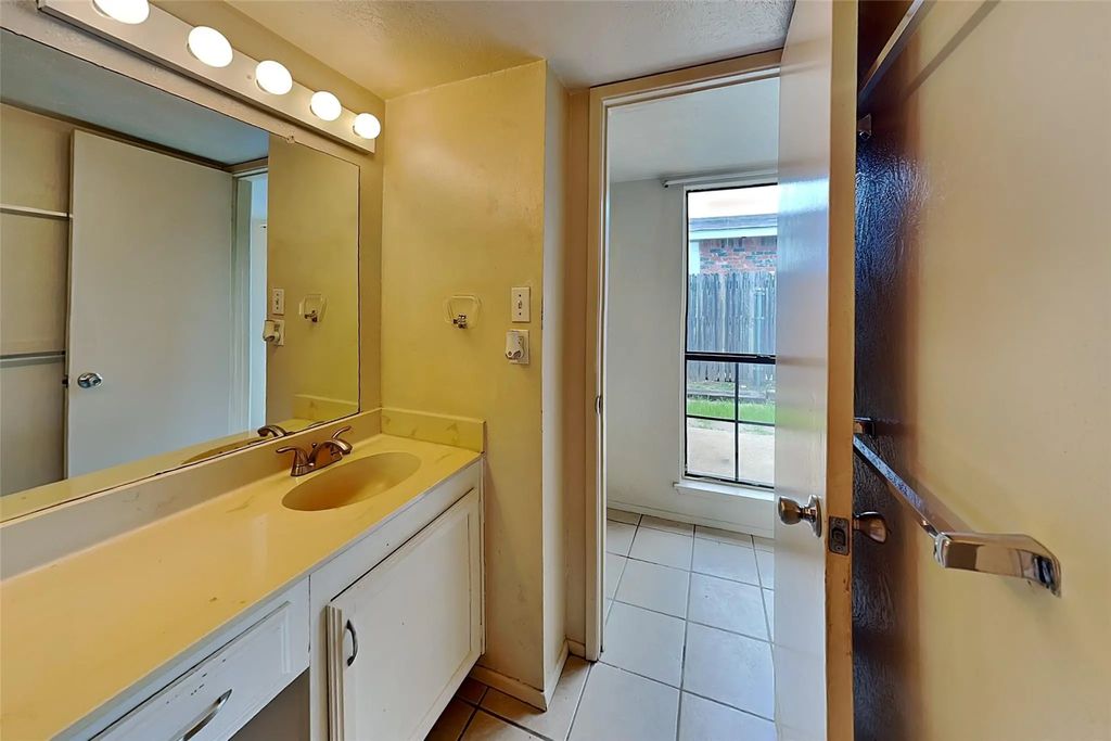 7313 Pineberry Road, Dallas
