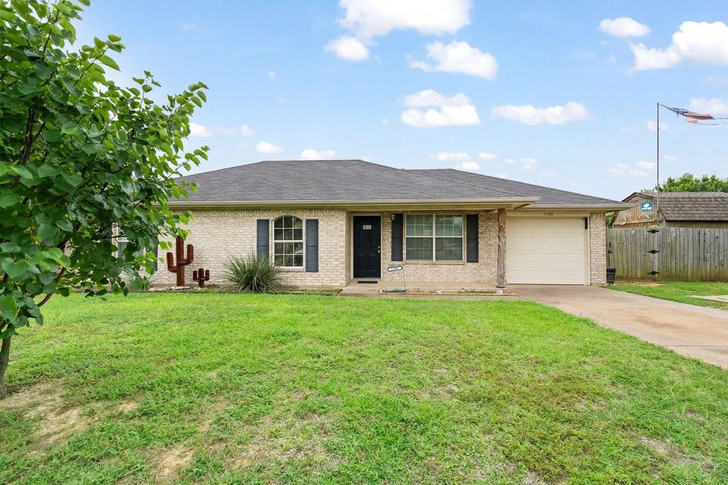 1105 Ashwood Court, Cleburne