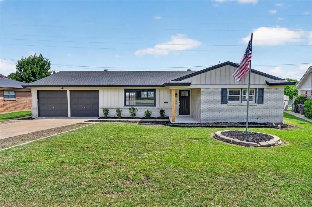 154 Hallmark Drive W, Fort Worth