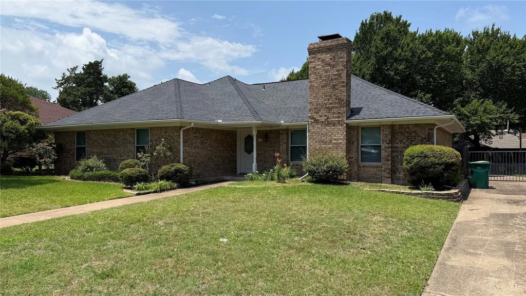1114 Valerie Drive, Cedar Hill