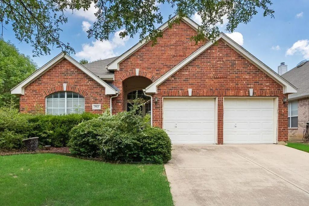 7913 Hosta Way, Fort Worth