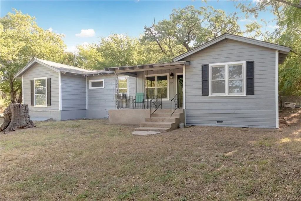 424 Wilshire Avenue, Azle