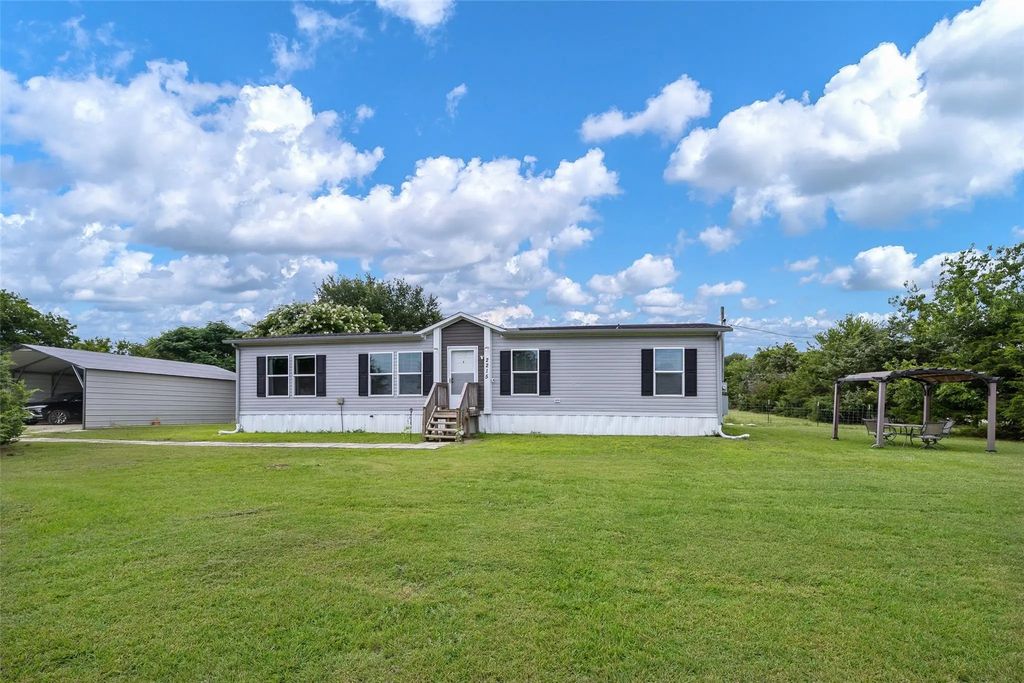 2215 Private Road 2545, Quinlan