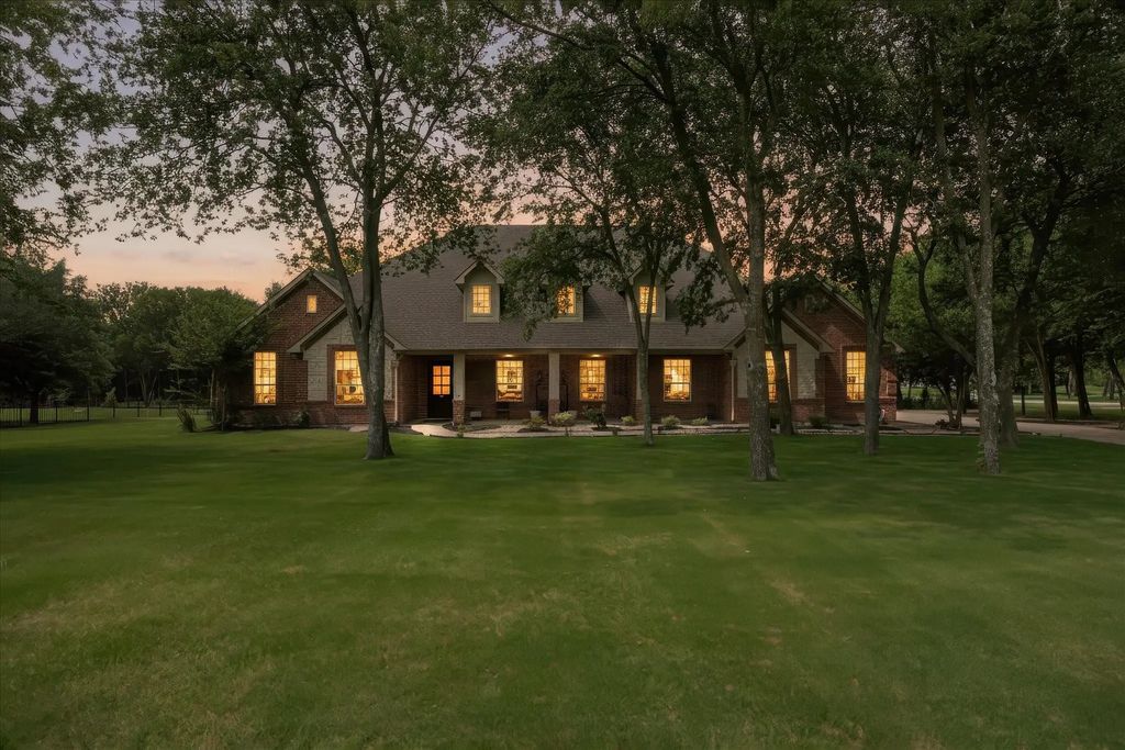 126 Eastcreek Drive, Royse City