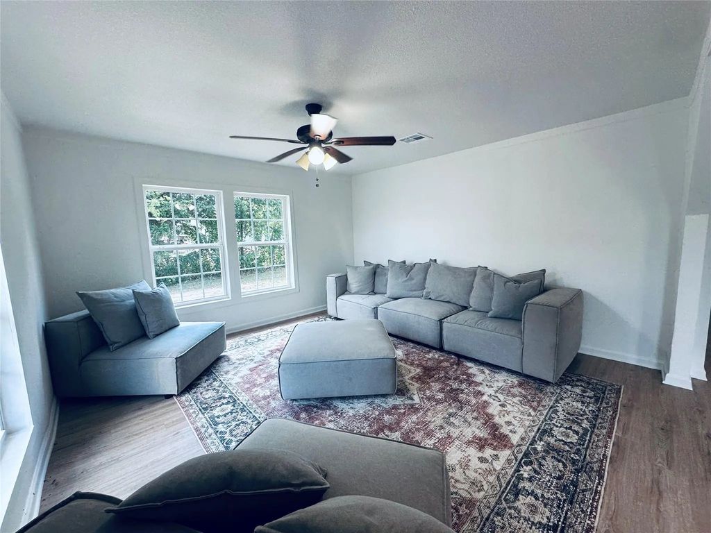 1007 N Lane Street, Comanche