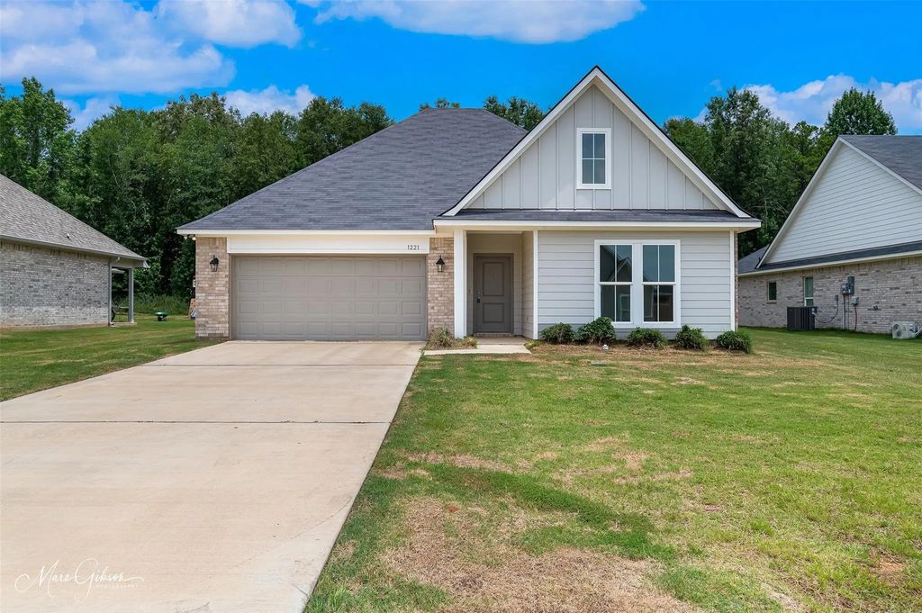 1221 Bayou Bay Court, Frierson
