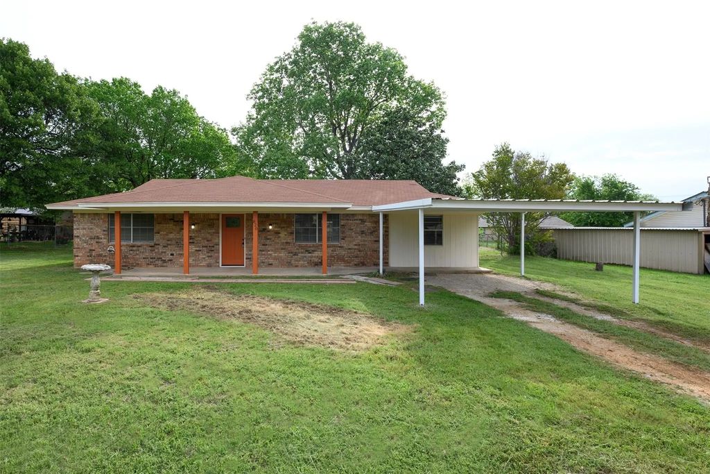 820 N Avenue A, Springtown