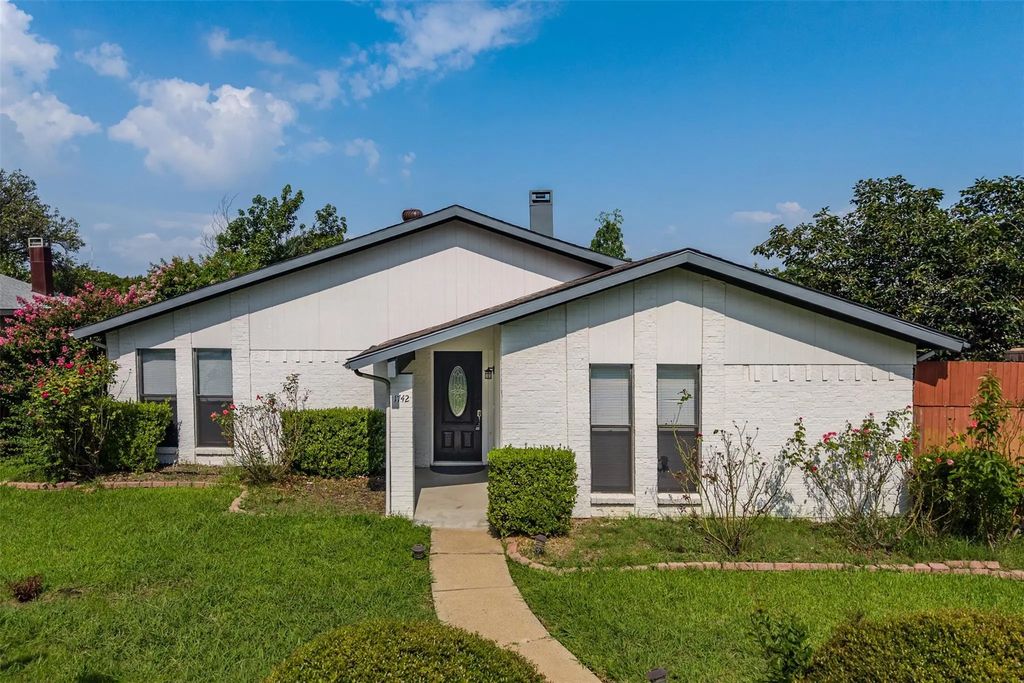 1742 Delaford Drive, Carrollton