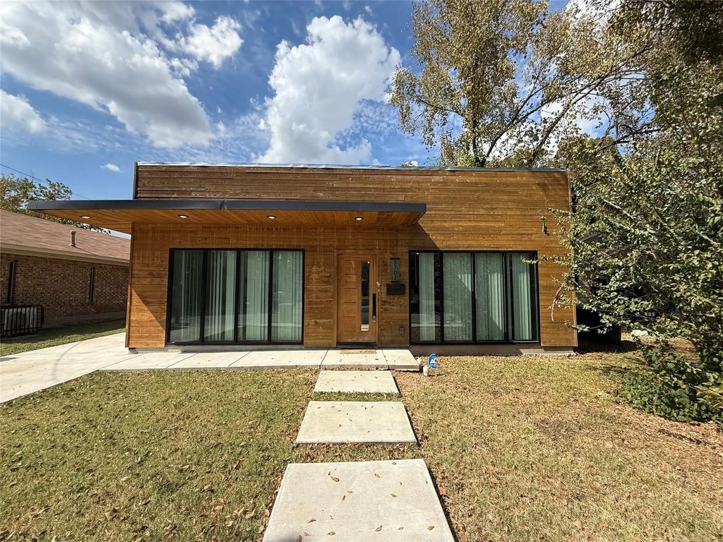 2707 Carpenter Avenue, Dallas