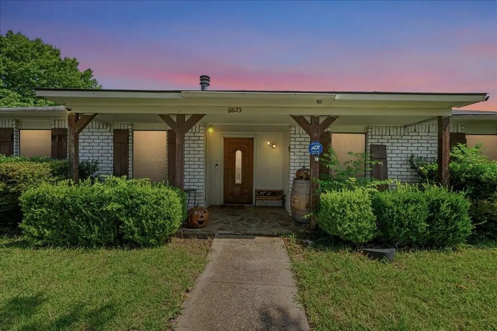 11623 Lochlynn Circle, Dallas